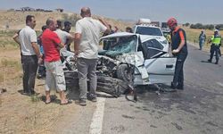 Aksaray’da otomobil ile kamyonet çarpıştı