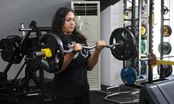 Depremzede Zehra, bilek gücüyle hayata yeniden tutundu