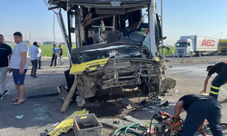 Mardin’de halk otobüsü ile TIR çarpıştı: 1 ölü, 9 yaralı