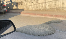 Mikserden sızan beton asfalta yayıldı