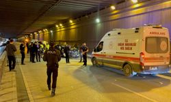 Adana'da iki araç kafa kafaya çarpıştı; 2 ölü, 1 yaralı