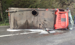 İtfaiye aracı devrildi , 2 personel yaralandı