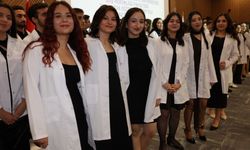 ALKÜ Diş Hekimliği Fakültesi öğrencileri beyaz önlüklerini giyerek mesleğe ilk adımlarını attı