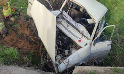 Kırkağaç’ta otomobil şarampole devrildi: 2 yaralı