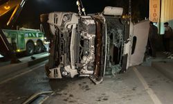 İstanbul'da mıcır kamyonu devrildi: 1 yaralı