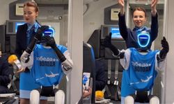 Uçakta robot kabin memuru: Adı Volodya