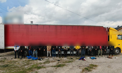 TIR dorsesinde 18 düzensiz göçmen yakalandı: 2 kişi tutuklandı