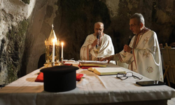 Dünyanın ilk mağara kilisesinde Noel ayini düzenlendi
