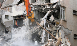 Balıkesir'de depremin izleri siliniyor