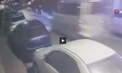 Fatih’te taksiye çarpıp kaçtı: Kaza anı kamerada
