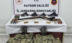 Develi’de jandarma operasyonunda silah ve mühimmat ele geçirildi