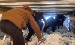 Amasya'da çuvalların arasından 13 kaçak göçmen çıktı