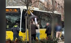 İstanbul trafiğinde öfke anları: İETT şoförü otobüs camından atlayıp kavgaya girdi
