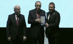 Cumhurbaşkanı Erdoğan’dan İzmirli İş İnsanı Torbaoğlu’na özel plaket