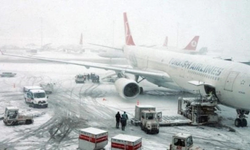 İstanbul’da kar yağışı hava trafiğini aksattı: Bazı uçuşlar iptal edildi