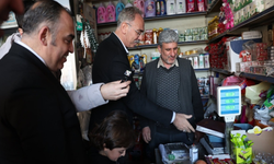 Urfa'da belediye başkanı, veresiye defterini tartıp 50 bin TL'ye satın aldı