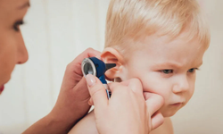 Çocuklarda orta kulakta sıvı birikmesine dikkat: Kalıcı işitme kaybına yol açabilir