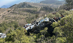 Mersin'de işçi minibüsü uçuruma yuvarlandı: 3 ölü, 11 yaralı