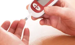 Boyun ve koltukaltındaki koyulaşmaya dikkat! İnsülin direncinin 6 belirtisi