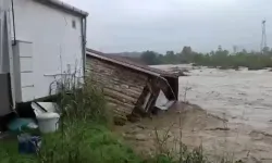 Sakarya’da sel dehşeti! İki ev sulara kapılarak sürüklendi