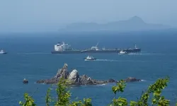Hürmüz Boğazı’nda tanker mayına çarptı: Gemide yangın çıktı