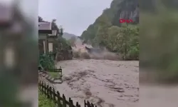 Sakarya’da sağanak felaketi! Dere kenarındaki ev yıkıldı