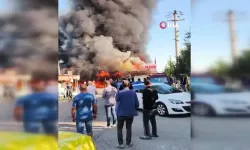Kuşadası'nda pazar yerinde yangın: Çok sayıda tezgah zarar gördü