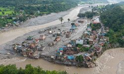 Nepal'deki sellerden 32 binden fazla çocuk etkilendi