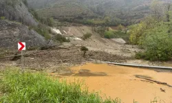 Sakarya’da sağanak hayatı felç etti: İki mahalleye ulaşım kesildi