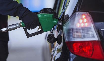 Benzine rekor zam! Bu gece yarısından itibaren geçerli olacak