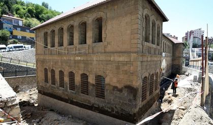 Cumhuriyet'in izlerini taşıyan "İlk Mektep" restore ediliyor