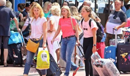 Ekonomik kriz ve kısıtlamalar Rusları Türkiye’den kaçırıyor