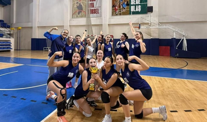 Kütahya Belediyespor Genç Kız Voleybol Takımı namağlup şampiyon oldu