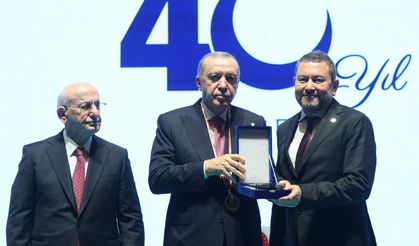 Cumhurbaşkanı Erdoğan’dan İzmirli İş İnsanı Torbaoğlu’na özel plaket