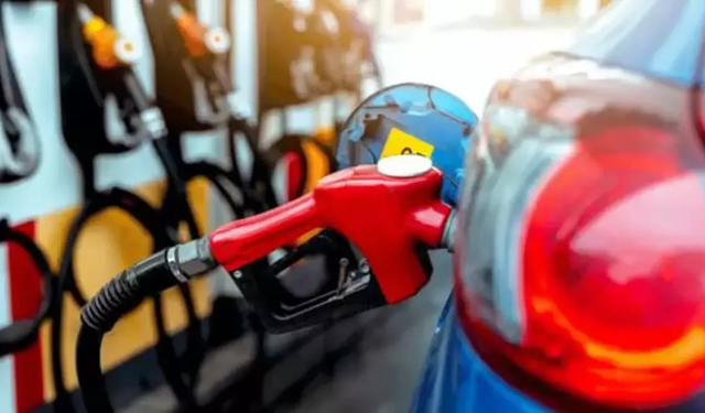 Akaryakıta çifte zam geliyor: Benzin ve motorin fiyatları değişiyor!