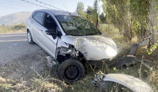 Erzincan-Kamah karayolunda kaza: İki kişi yaralandı