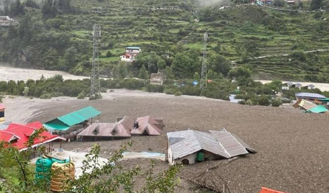 Hindistan’da şiddetli yağış: 100 kayıp
