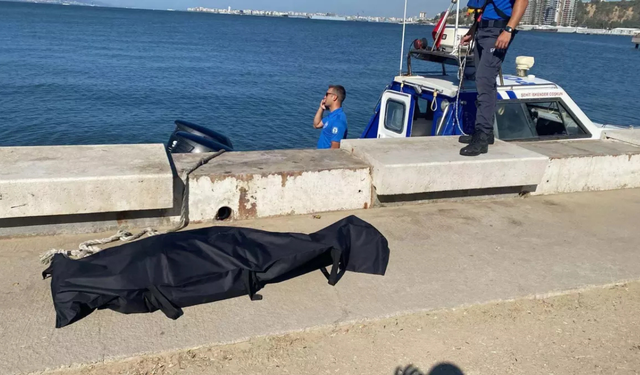 İzmir Bayraklı açıklarında erkek cesedi bulundu