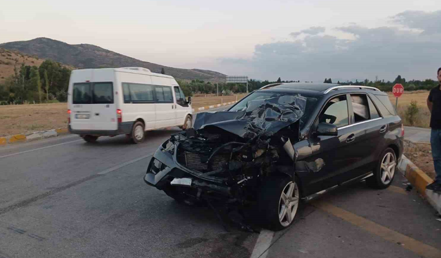 Konya Beyşehir’de peş peşe 3 kaza: 6 yaralı!
