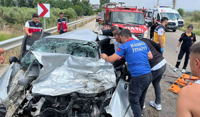 Osmaniye’de feci kaza: İki otomobil kafa kafaya çarpıştı