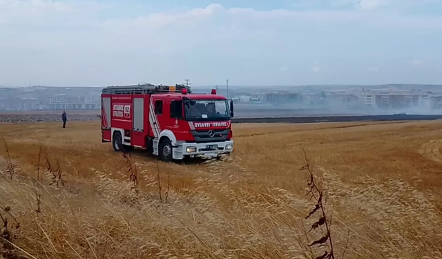Silivri’de otluk alanda çıkan yangın kısa sürede kontrol altına alındı