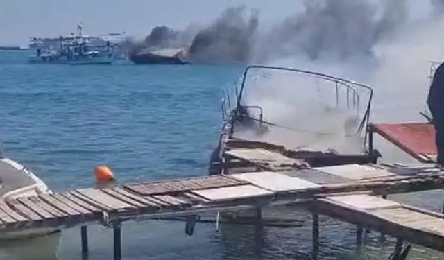 Urla’da tekne yangını: 5 tekne alevlere teslim oldu
