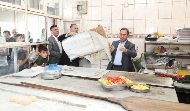 Mehmet Kuş, mahalle halkının fırın borçlarını sildi