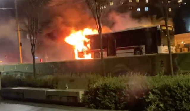 İzmir’de seyir halindeki otobüs alev aldı