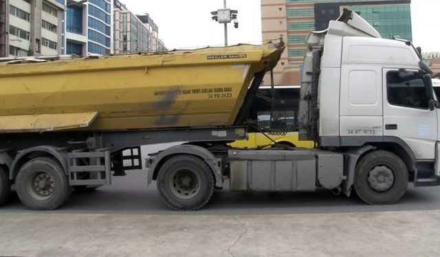 Yaya geçidinde kaza: Hafriyat kamyonu çarptı