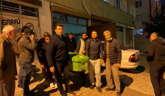 Eşinden haber alamayınca garaja indi, otomobilin içinde ölü buldu