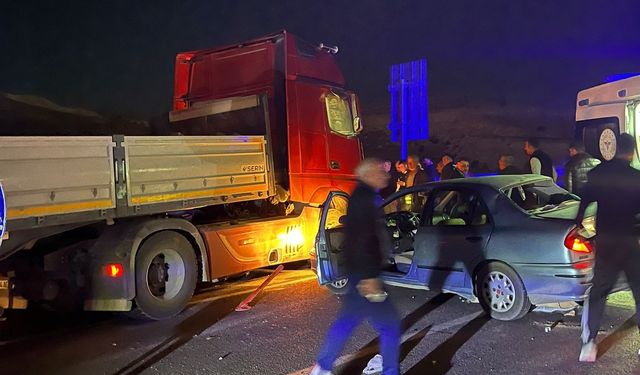 Malatya’da tır otomobille çarpıştı: 2 yaralı