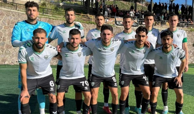 Akhisar yoluna namağlup devam ediyor