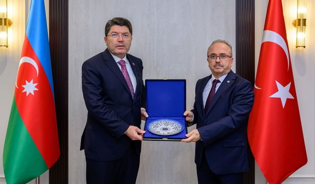 Adalet Bakanı Tunç'tan Bakü Büyükelçiliği ziyareti