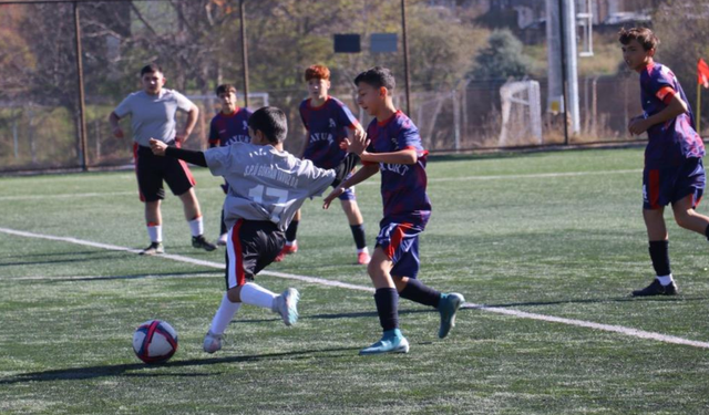 Eskişehir’de Yıldız Erkek Futbol Müsabakaları başladı